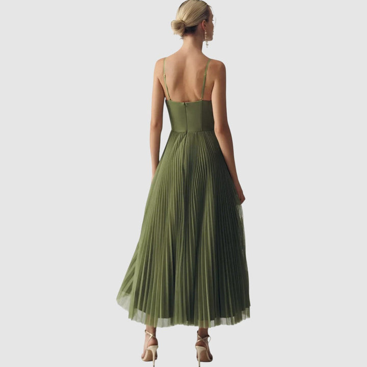 Adéla - Modern Elegance with Open Back